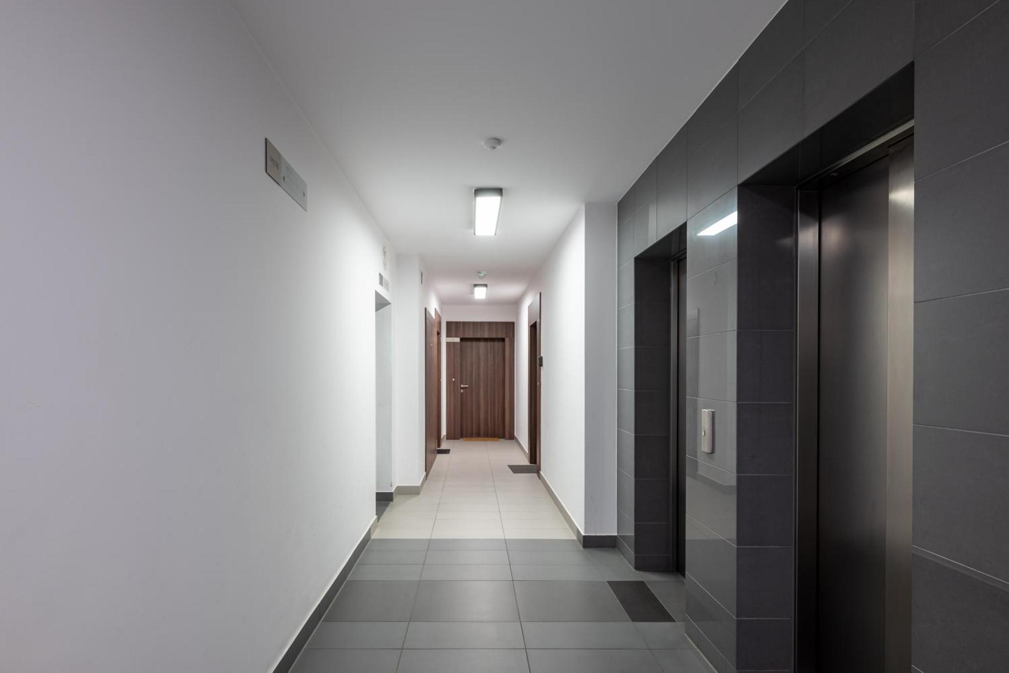 Metro Plocka Cosy Apartment Warsaw Exterior photo